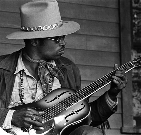 Taj mahal musician - In 1969 he formed the Taj Mahal Travellers, a psychedelic-rock group that played lengthy improvised jams that can be summarized in three principles: a Far-Eastern approach to music as a living organism, an intense …